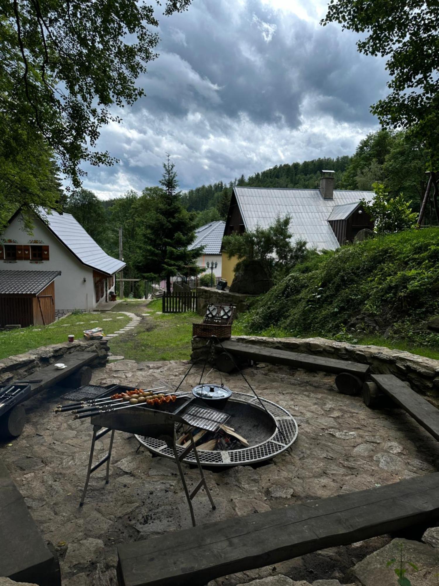 Chata Pohadka- "Lesni Udoli" Perštejn Esterno foto